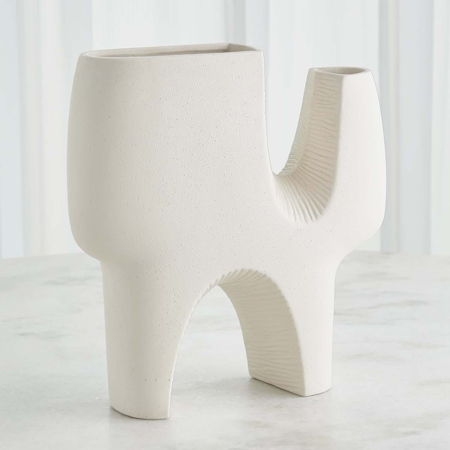 Global Views Cassel Vase