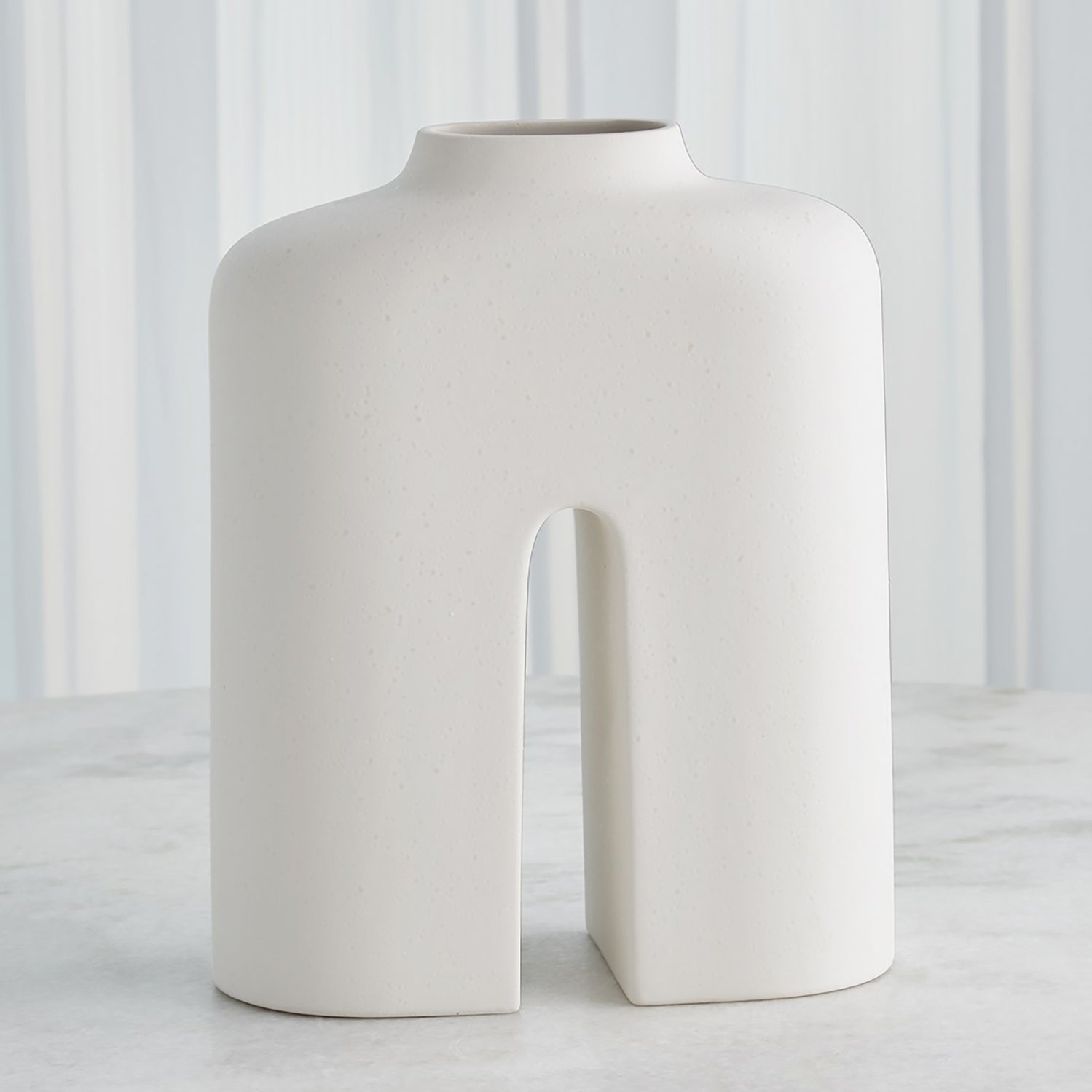 Global Views Guardian Vase