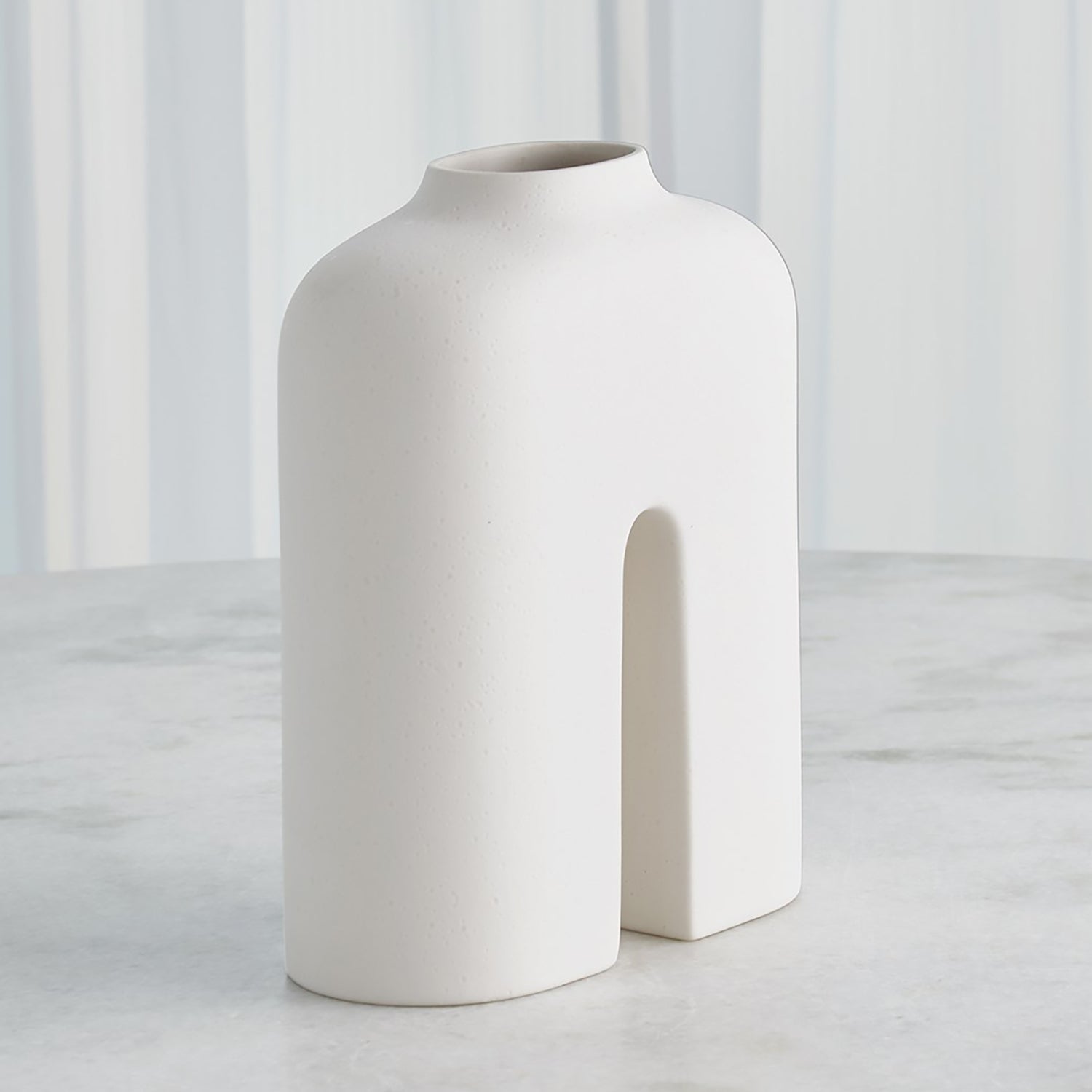 Global Views Guardian Vase