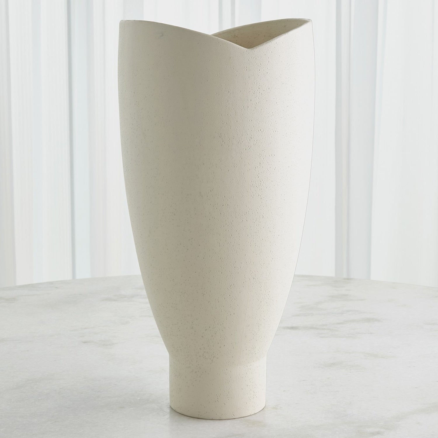 Global Views Leonard Vase